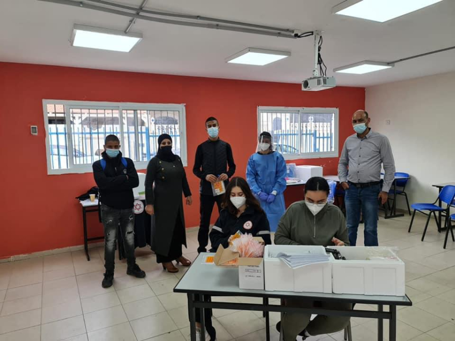   فحوصات كورونا لطلاب مدرسة الثانوية التكنولوجية عتيد في اللد